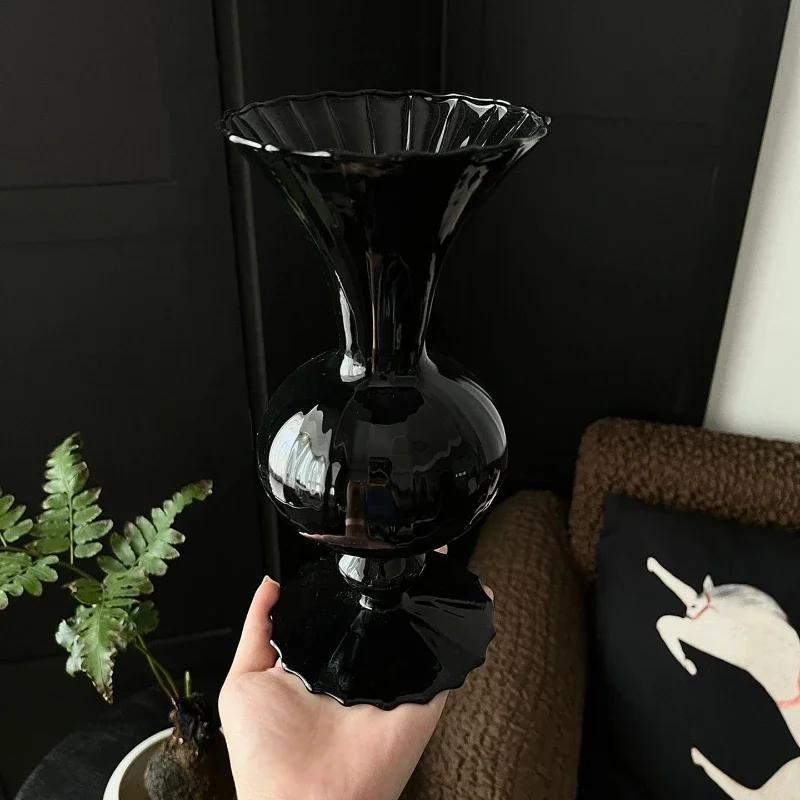 European minimalism,medieval black nitrate glass vase,living room,bedroom,dining table,high-end decoration,exquisite accessories