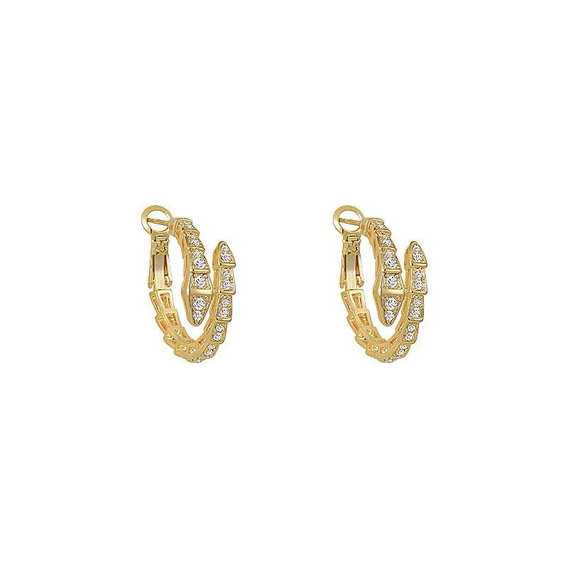 Light luxury snake-shaped zircon mosquito coil disc ear clips, niche design, high-end temperament stud earrings, fashionable silicone earrings.