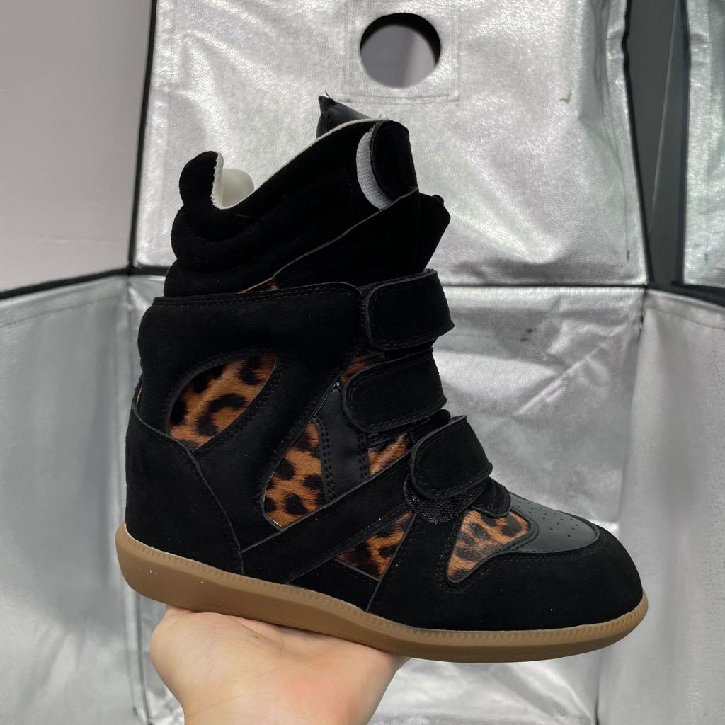 Реальные фото женских высоких кроссовок в том же стиле, что и у знаменитости