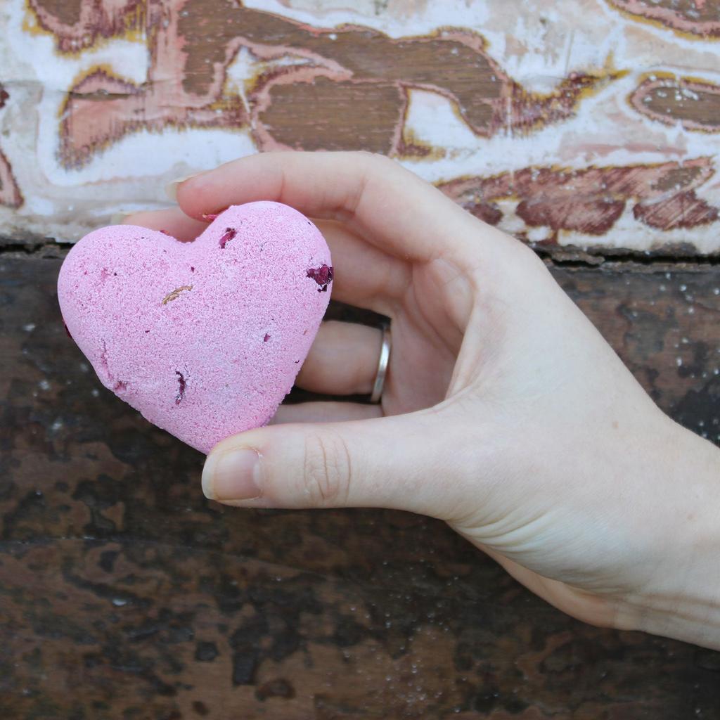 4x Bath Bomb Heart Ylang-Ylang Rose 70g