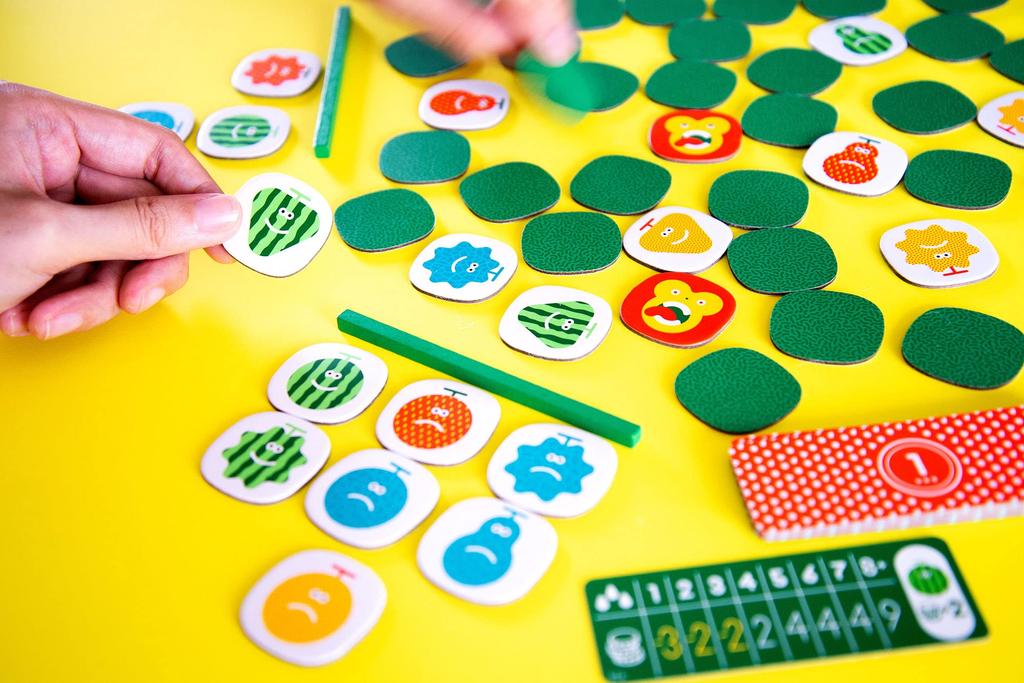 Oink Games Board Game Tekipaki Mochimogi