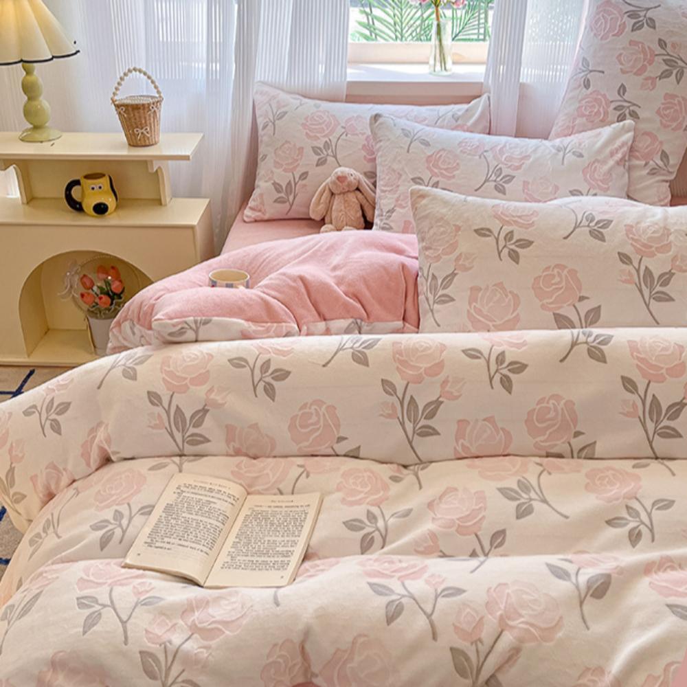 Утолщенный резной молочный флисовый комплект из четырех предметов, флисовое одеяло, простыня из кораллового флиса