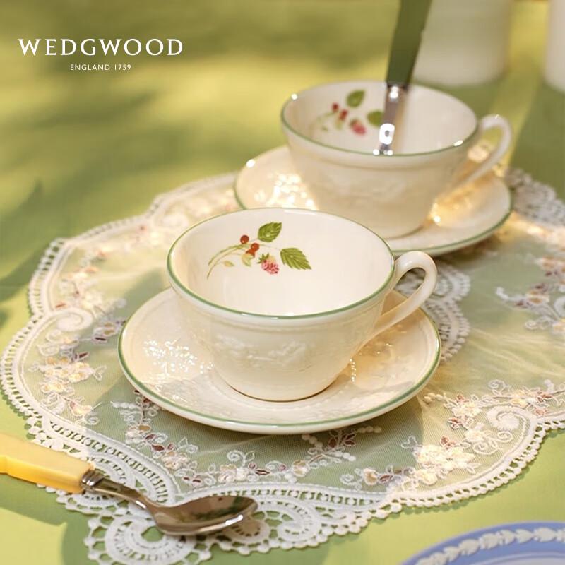 Wedgwood Радостная праздничная кофейная чашка и блюдце с малиной