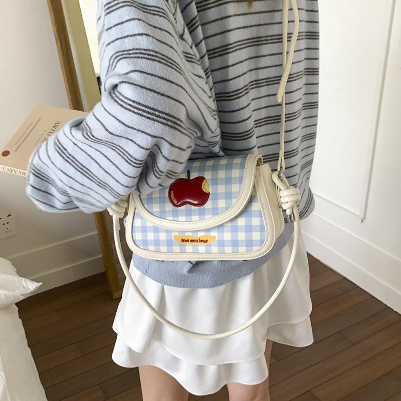 Корейская версия модной маленькой квадратной сумки для ношения в руке женская 2025 лето новая клетчатая маленькая квадратная сумка универсальная повседневная на плечо сумка-мессенджер