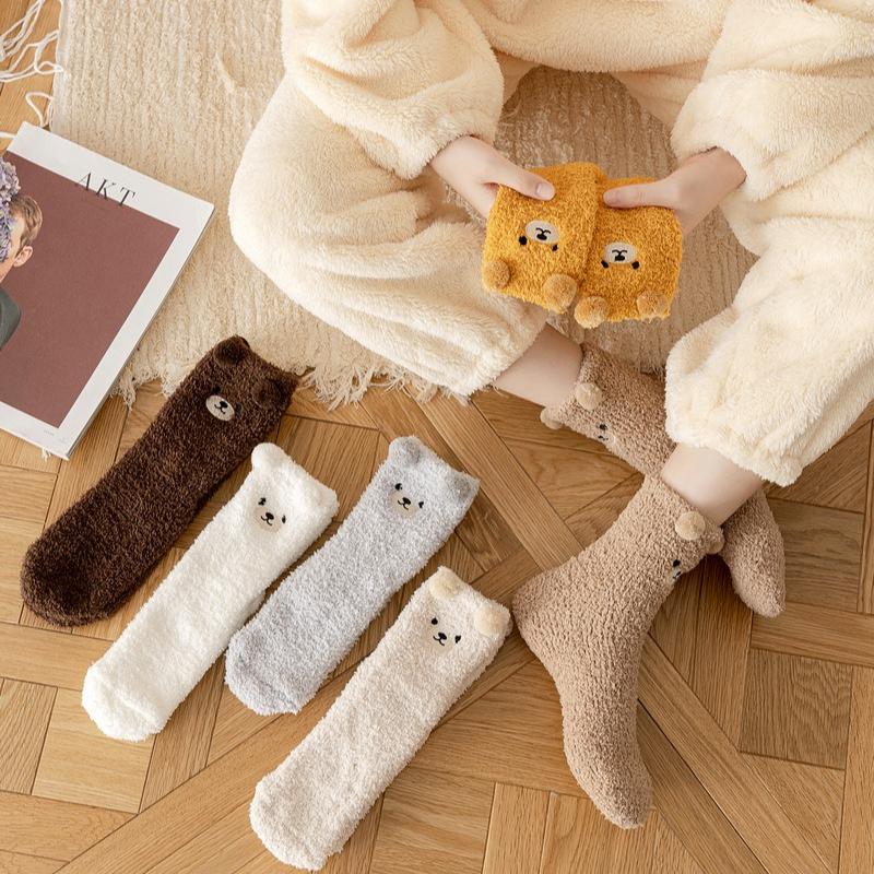 Носки из кораллового флиса для женщин на зиму Утепленные плюшевые теплые носки для сна Милые мультяшные напольные носки и длинные чулки