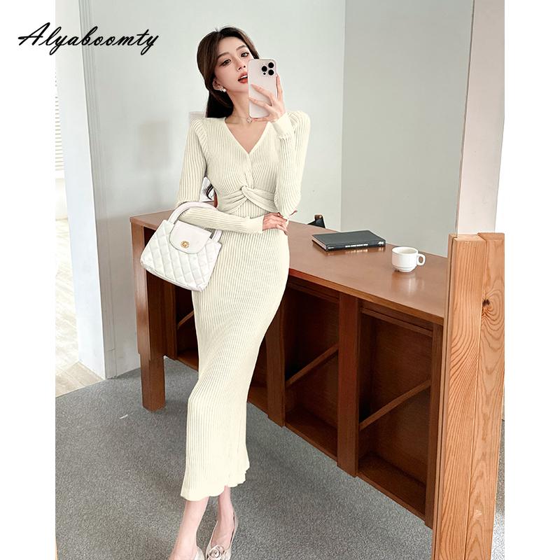 Платье-свитер миди во французском стиле осень-зима с V-образным вырезом бежевого, розового, красного, цвета хаки, трикотажное платье, элегантное женственное трикотажное платье с разрезом