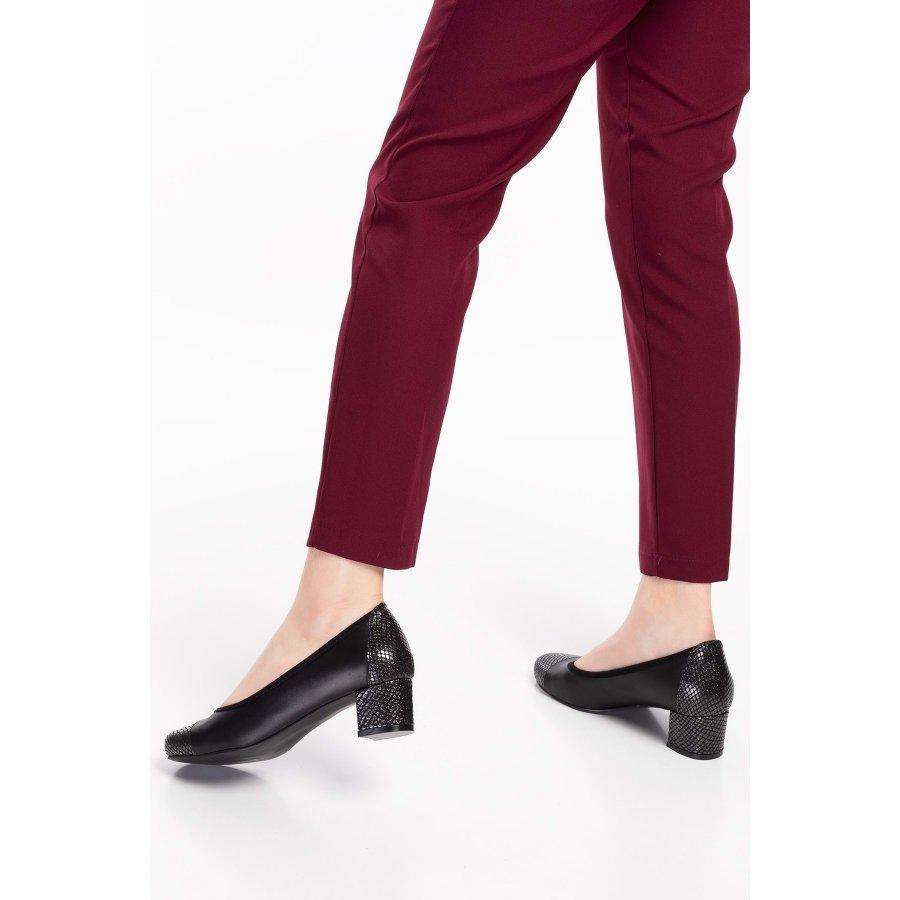 Женские классические туфли из натуральной кожи на массивном среднем каблуке