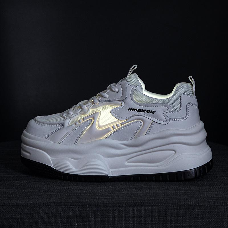 Настоящие кожаные громоздкие кроссовки женские модные летние новые толстые подошвы на платформе для отдыха универсальные белые туфли