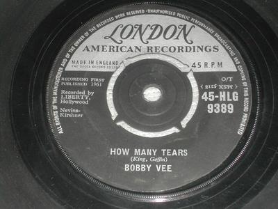 7-дюймовая пластинка БОББИ ВИ - Сколько слез / Детское личико 45HLG9389 London Records, 1961 Великобритания Рок Б/У