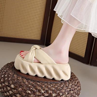 Маленькие маффиновые шлепанцы на толстой подошве женская уличная обувь 2025 лето повседневные крутые шлепанцы бант фея увеличение роста шлепанцы на одной подошве