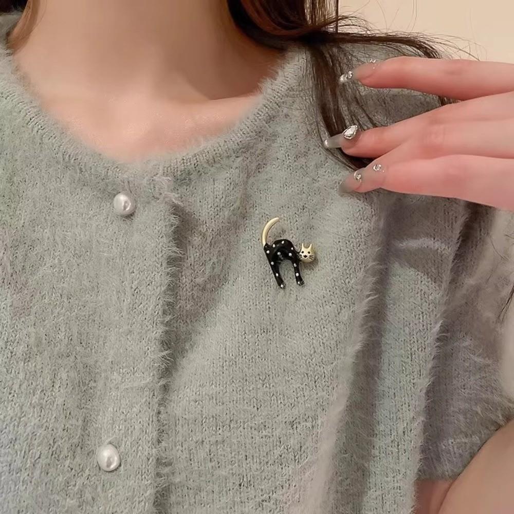 Cute Kitten Cat Brooches Enamel Cardigan Clip Fashion Clothing Fixing Pins Clothing Accessories