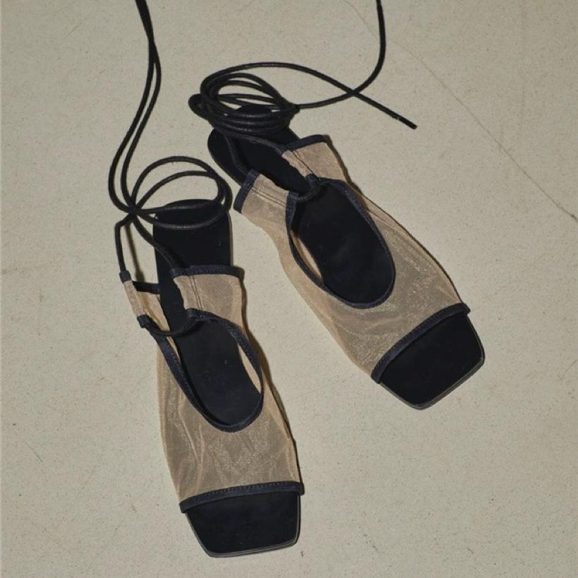 Модные женские сандалии-балетки с квадратным носком в французском стиле, на шнуровке, из дышащей сетки, с открытым носком, летняя обувь 2025, сандалии с ремешком на щиколотке