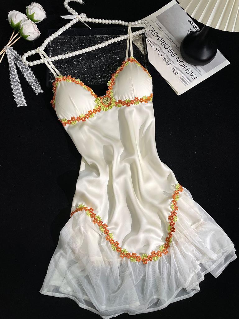 Sexy ice silk nightdress women's 11-year summer new models with chest pads, high-end lace splicing, pure desire suspender loungewear