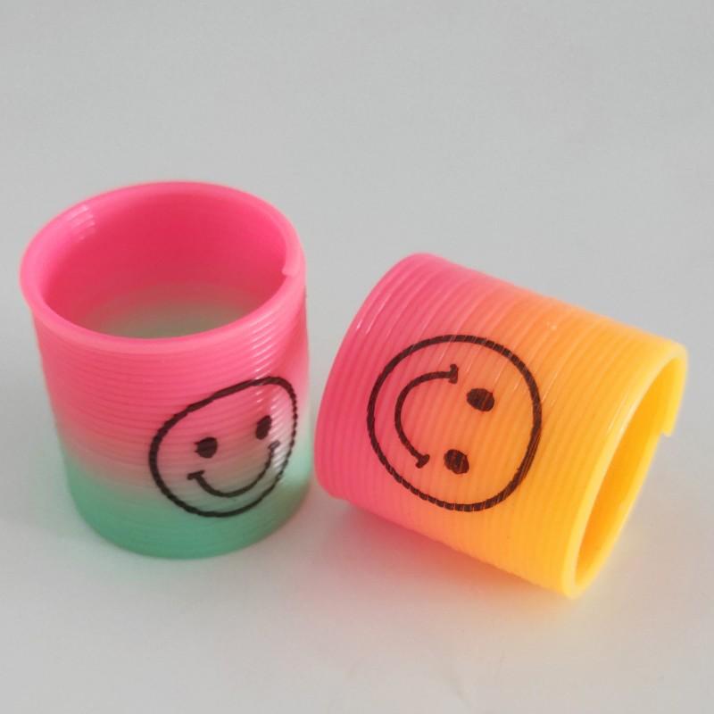 Подарки на вечеринки Радужный круг детские игрушки Радужная спираль Детская пружинная спираль Детские развивающие игрушки Маленькие/Средние/Большие Цвет случайный