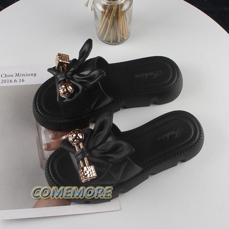 2024 Summer Casual Fashion Round Toe Flat Solid Color Comfortable Open Toe Metal Decorated Non-Slip Women Slippers Beach Outdoor