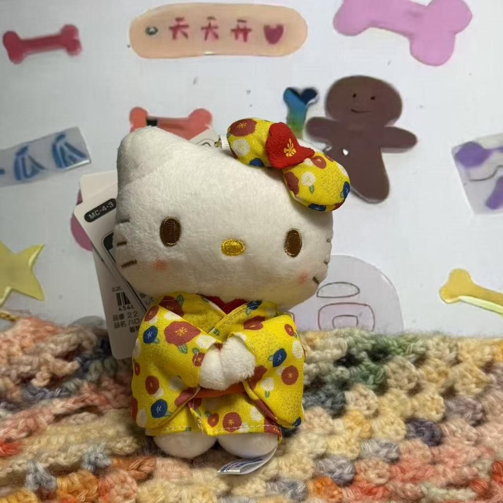 Плюшевый брелок Hello Kitty Кавайный в японском стиле кимоно с цветочным узором Милый плюшевый кулон Сувенир из Японии Для путешественников Подарок