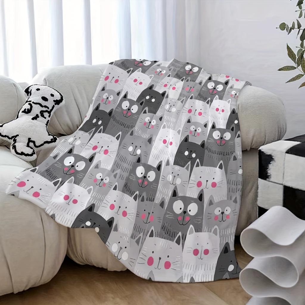 Soft and Comfortable Cartoon Cat Pattern Flannel Blanket - Lightweight and Anti-Pilling, Suitable for Naps, Sofa, Bed, Office Decor, Camping, and Trav