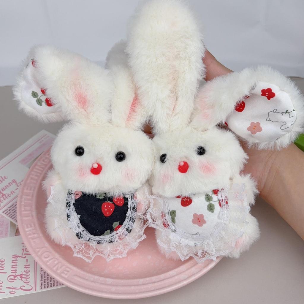 Плюшевая брелок-заяц с длинными ушами и пищалкой