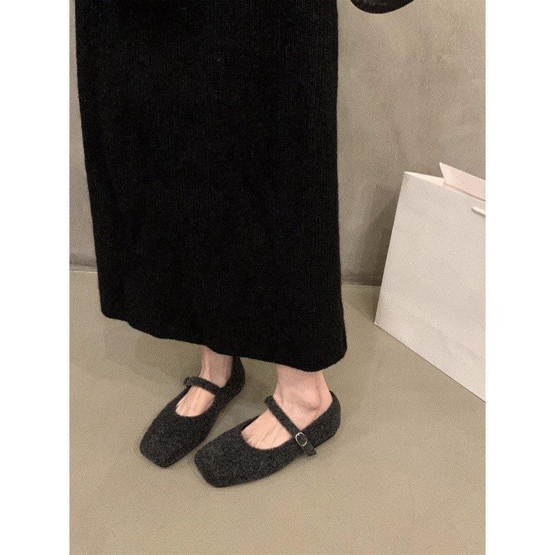 Корейская версия женских туфель Мэри Джейн на плоской подошве, новые осенне-зимние черные нежные универсальные туфли из плюша 2024 года