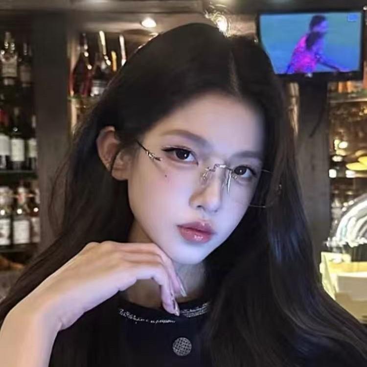 Plain gold wire borderless reading glasses are hot-selling for women, and the degree of advanced anti-blue lenses can be matched.
