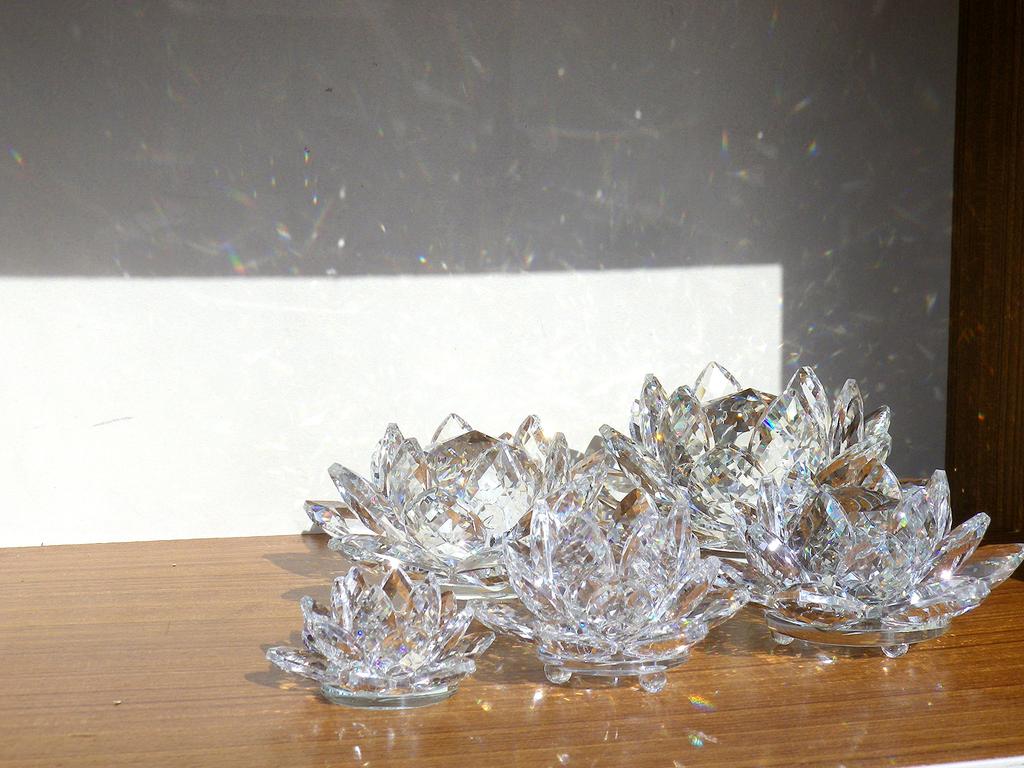 Lotus Flower Crystal Glass Figurine Interior Flower Lotus Feng Shui Good Luck Suncatcher (12cm)