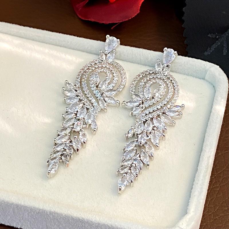 Элегантные треугольные серьги-кисточки с цирконами и пайетками — роскошные ювелирные украшения для женщин