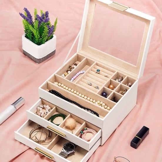 Коробка для хранения ювелирных изделий с несколькими отделениями и прозрачной крышкой. Вместительный органайзер для ювелирных изделий.