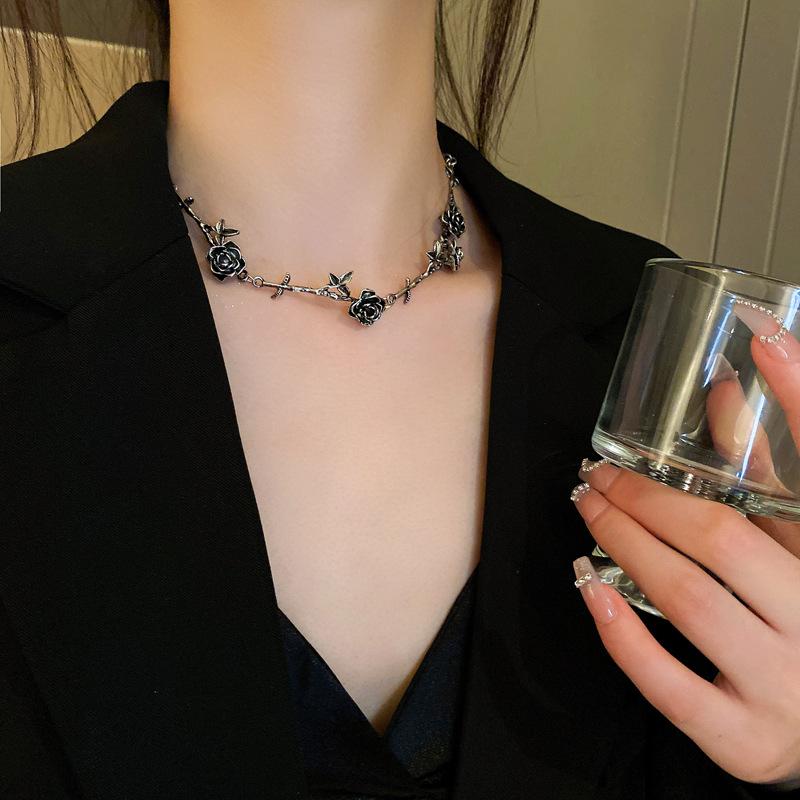 GemChic Women's Retro Camellia Flower Leaf Collarbone Necklace Personalized Clavicle Chain Birthday Christmas Jewelry Gift