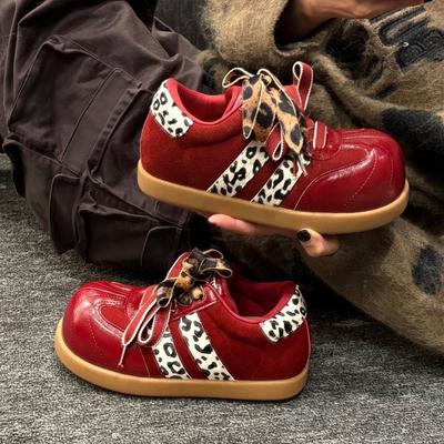 [Фанфна] Леопардовый принт, контрастный цвет, немецкие тренировочные туфли для женщин, новинка осени 2025 года, ретро, нишевый дизайн, уродливые милые туфли-хлебцы, тренд