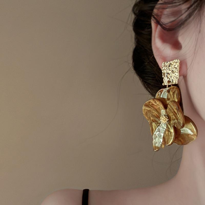 Maillard Style Coffee Colored Geometric Flower Heart Earrings Fashionable Temperament Earrings Retro High-end Earrings