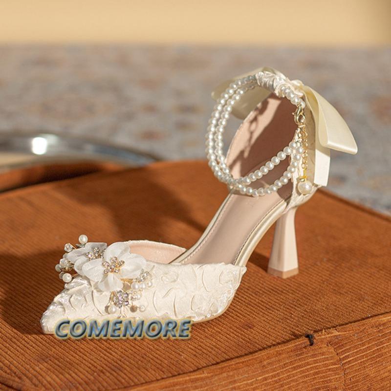 Элегантные женские туфли-лодочки на высоком каблуке с цветами, новинка 2024 года, свадебные туфли с жемчужным ремешком на щиколотке, женские свадебные туфли на маленьком квадратном каблуке с завязками и бусинами