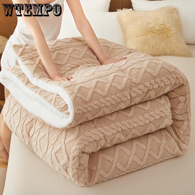 Luxurious Taffeta Comforter - Soft, Thick, and Warm for All Seasons - Machine Washable, Perfect for Bedroom, Guest Room, and Hotel Use