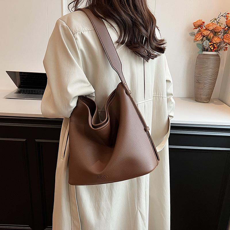 Ielgy Retro Large-Capacity Bucket Bag All-Match Simple Shoulder Tote Bag