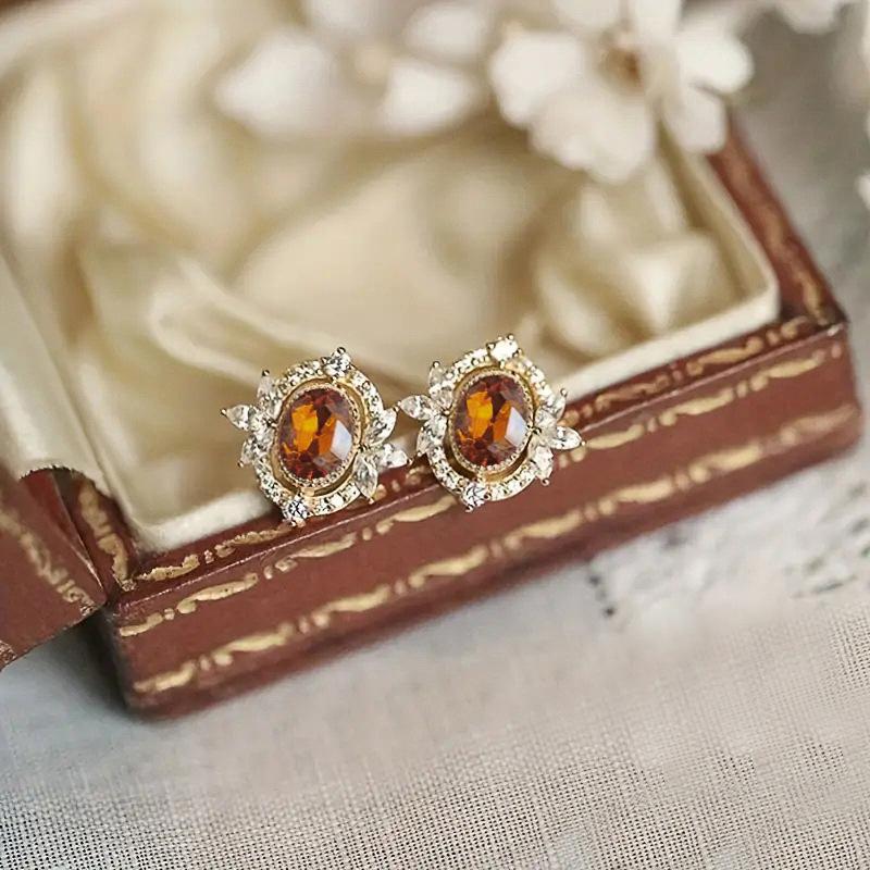New Palace Art Zircon Earrings for Women, Elegant and Grand, Classical and Fashionable, with A Sense of Design and Decoration