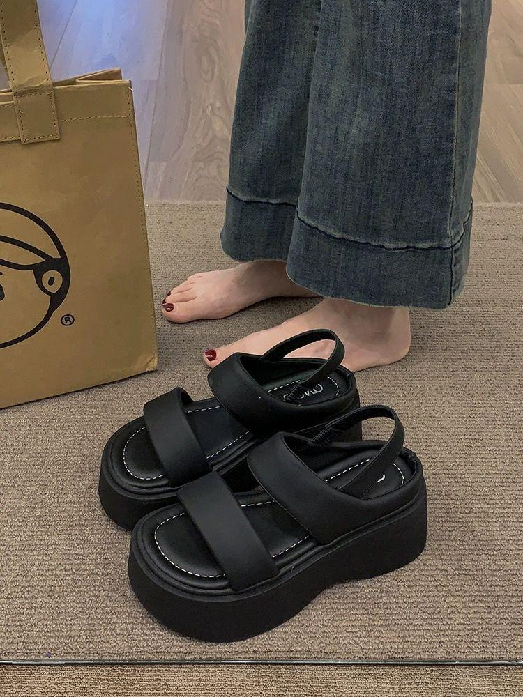 Универсальные босоножки на толстой подошве, увеличивающие рост, новые модели летом 2024 года, простые и модные, невысокие люди показывают рост, босоножки на подошве-бублике