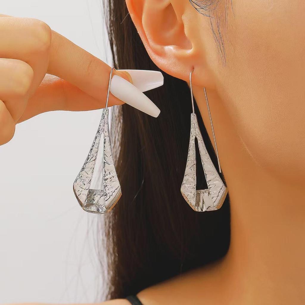 Ретро европейские и американские металлические серьги-гвоздики с холодными каффами для ушей - Простые, гладкие, высококлассная мода.