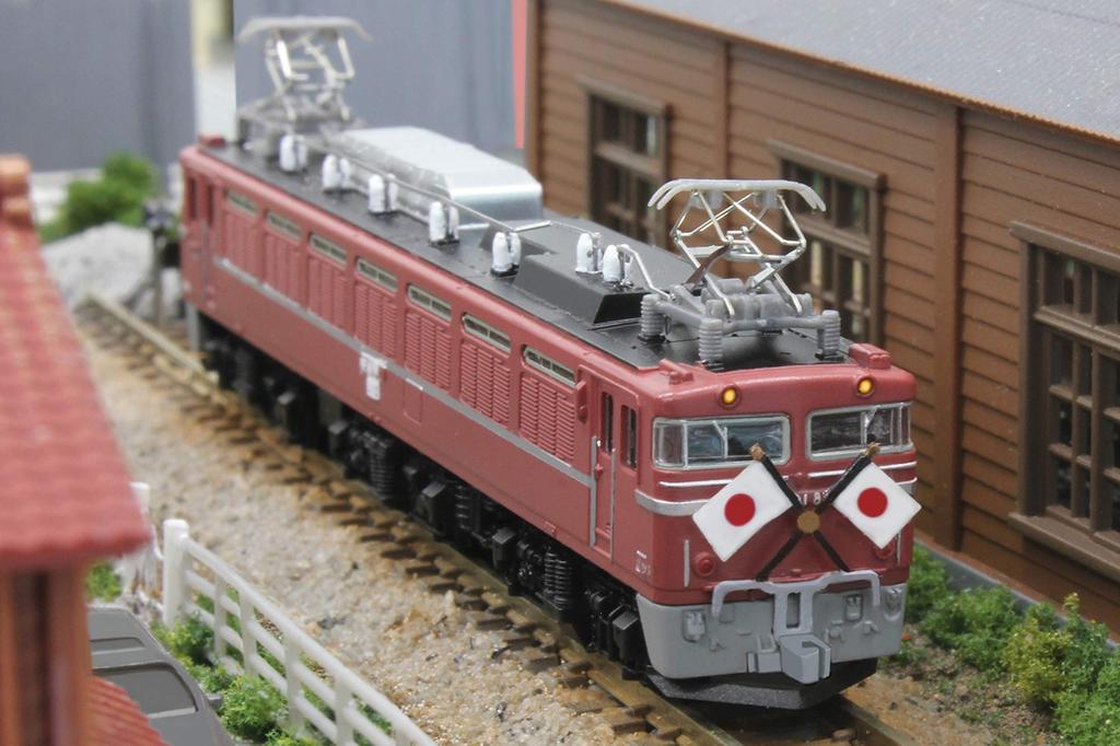 Rokuhan Z gauge JNR EF81 тип 81 Императорская спецификация Железнодорожная модель Электровоз №. T015-5