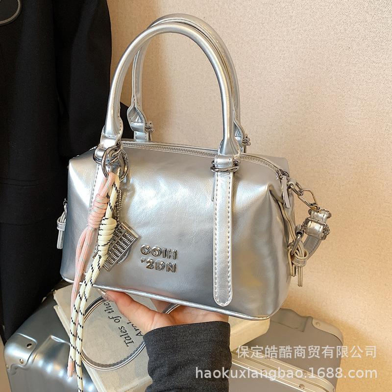 Маленькая сумка в иностранном стиле высокого класса женская 2025 новая модная универсальная сумка-мессенджер популярная портативная сумка Boston