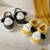 Мультяшные плюшевые хлопковые тапочки женские милые теплые домашние пушистые туфли бытовые нескользящие на толстой подошве обувь для послеродового периода
