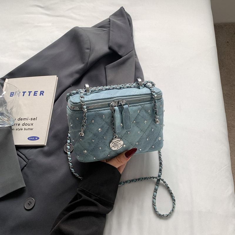 Korean Version of Fashionable Xiaoxiangfeng Diamond Chain Bag Women's Bag 2025 New Simple Small Square Bag Versatile Messenger Box Bag