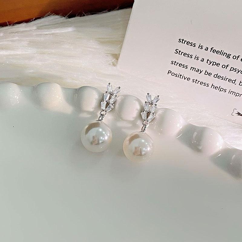 V-shaped Wheat Ears Pearl Earrings Inlaid with Diamonds Light Luxury Temperament Fashionable Romantic Earrings High-end