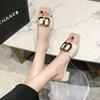 Новые летние сандалии на толстом каблуке, популярные в интернете, крутые шлепанцы с открытым носком, на среднем каблуке, с бантом, модные трендовые шлепанцы, женская обувь