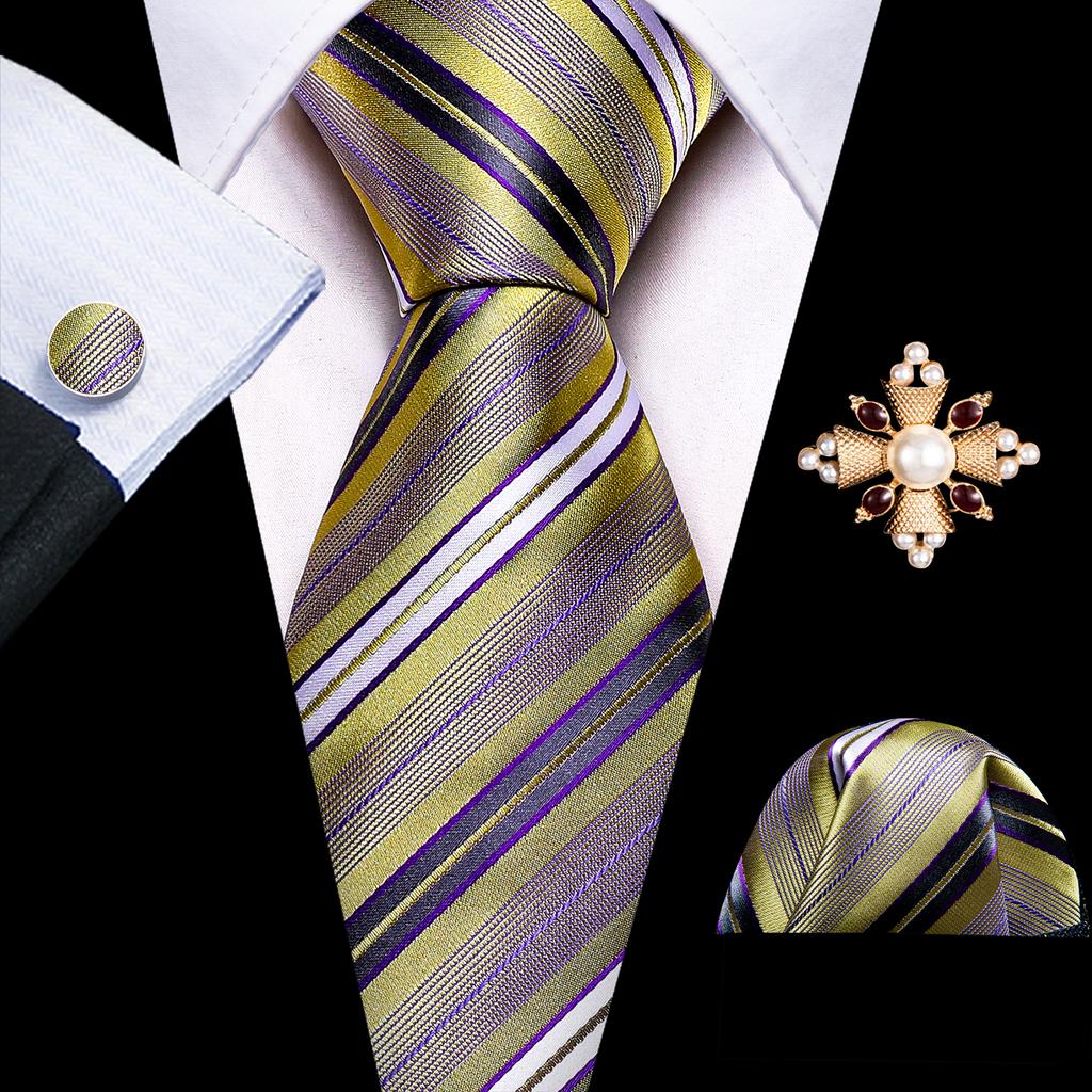 Комплект для мужчин: галстук, брошь и карманный платок