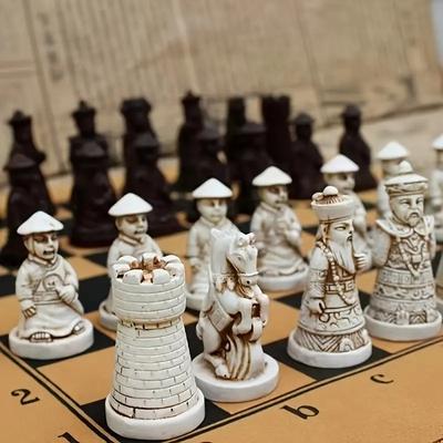 Антикварные шахматы Маленькая смоляная шахматная доска 28 см/11 дюймов Шахматы эпохи Цин Трехмерный дизайн персонажей Развлекательная игра