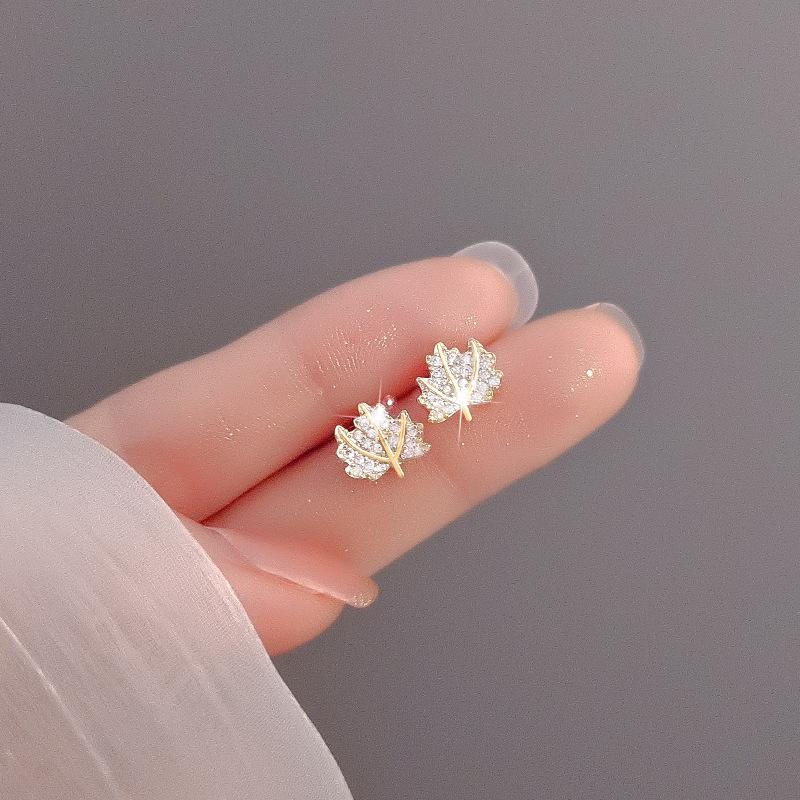 Серьги-гвоздики в форме листа Женские простые атмосферные серьги Ins Niche Design Серьги-листья Серьги в форме иностранного газа