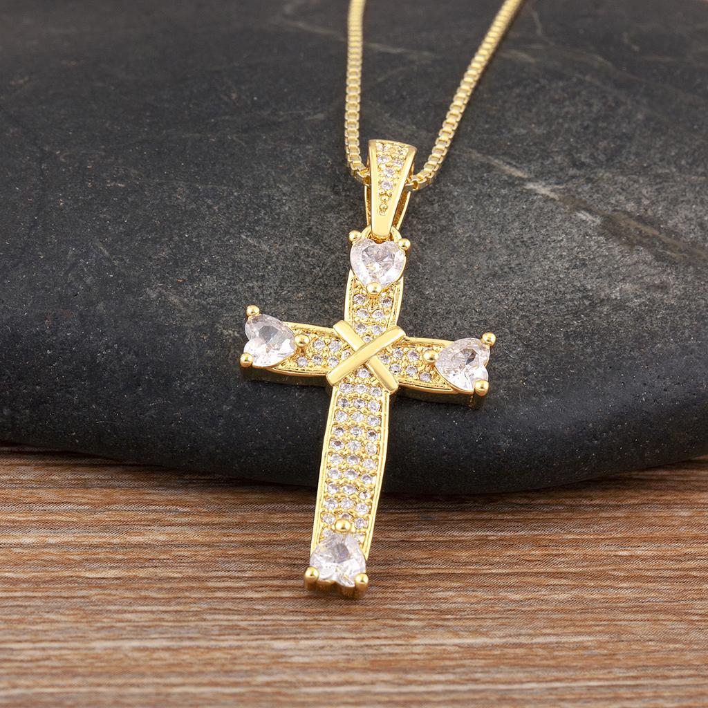 Nidin New Trendy Heart Shape Rhinestone Jesus Cross Pendant Necklace For Women Men 5 Colors Choice Clavicle Chain Jewelry Gifts