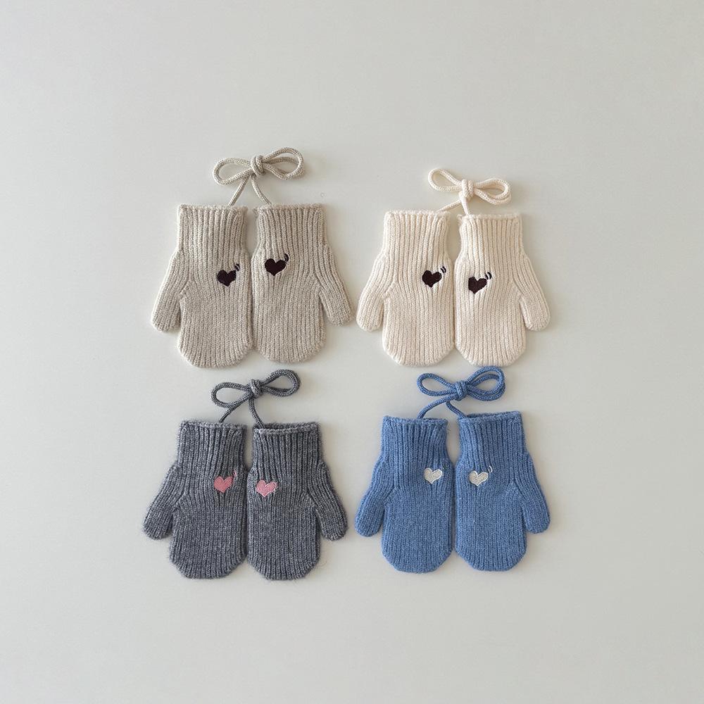 Korean Style Kids Mittens with Love Heart Pattern Ins Fashion Winter Gloves with Anti-Loss Neck Cord Warm Baby Toddler Mittens