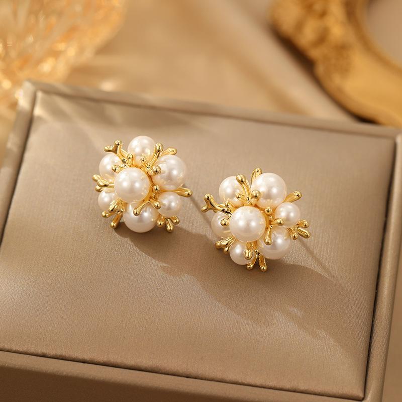Niche Fashion Design Sense Pearl Flower Ball Stud Earrings Women'S S925 Silver Needle Temperament Sweet Versatile Earrings Wholesale