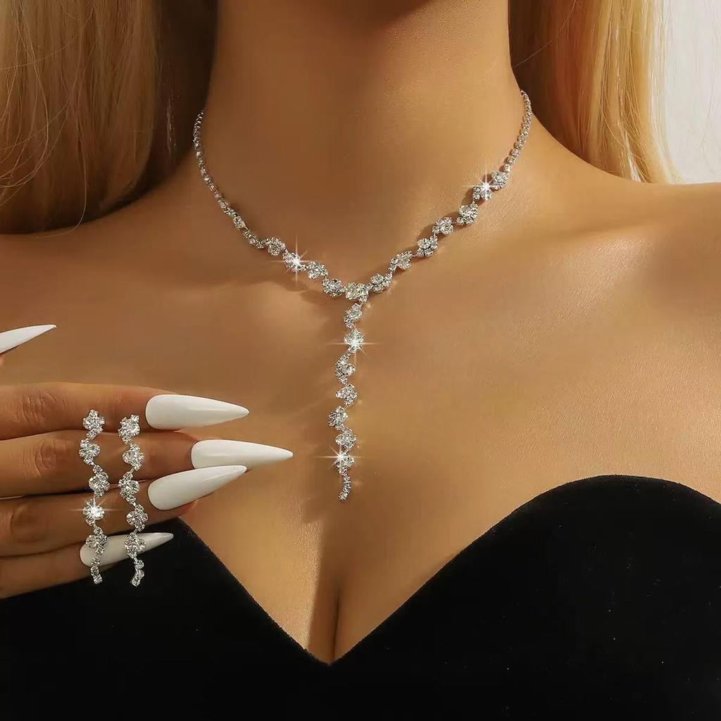 Элегантный межконтинентальный свадебный набор из страз: колье и серьги