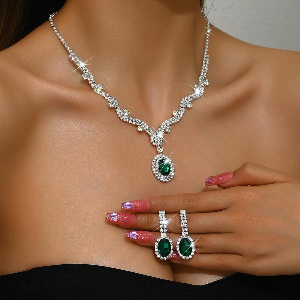 Набор ожерелья и серег с кисточками из страз в форме капли: Элегантная европейско-американская цепочка на ключицу в стиле легкой роскоши для женщин